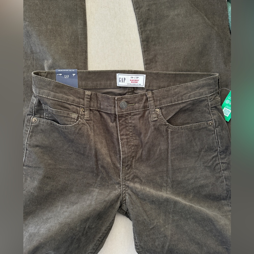 NWT Gap corduroy boot cut mid rise size 29 / 8r